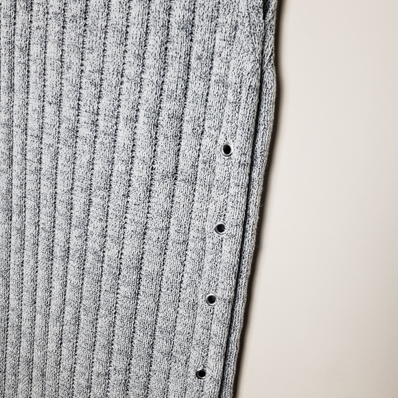 BCBGMAXAZRIA Grey Sleeveless Tunic Sweater - Picture 2 of 8